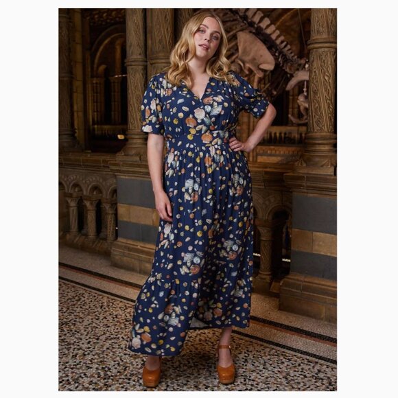 Joanie Albertine Shell Print Midaxi Dress - Picture 4 of 14